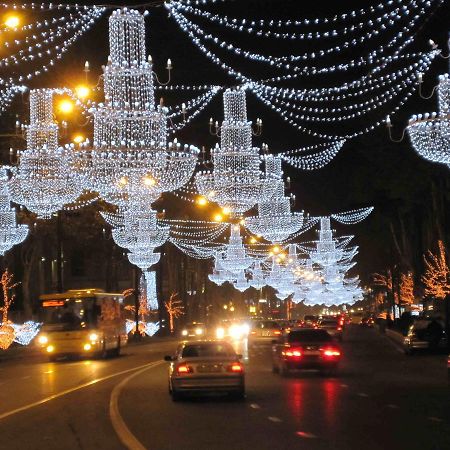 White Tiger In Center Of Tbilisi Apartment ภายนอก รูปภาพ