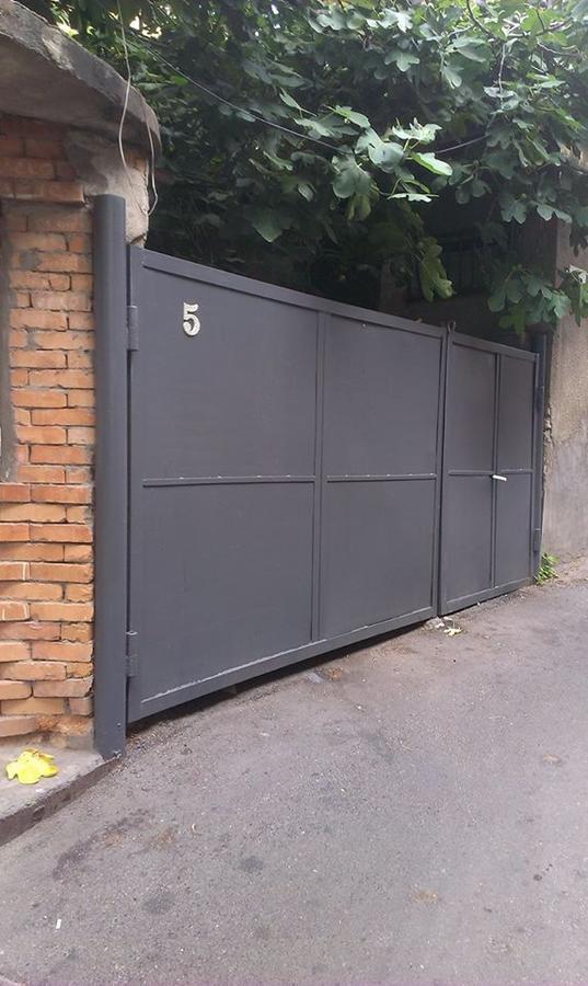 White Tiger In Center Of Tbilisi Apartment ภายนอก รูปภาพ