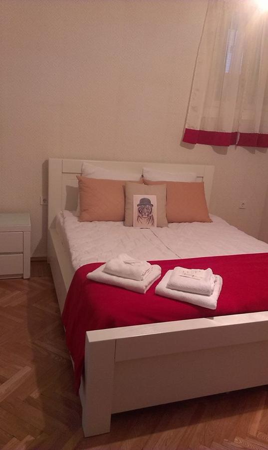 White Tiger In Center Of Tbilisi Apartment ภายนอก รูปภาพ