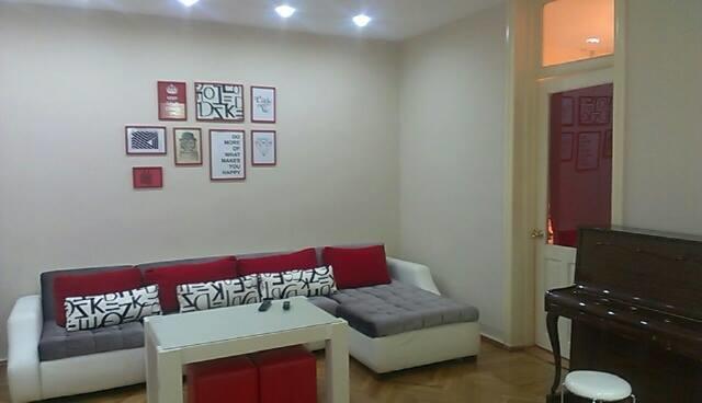 White Tiger In Center Of Tbilisi Apartment ภายนอก รูปภาพ